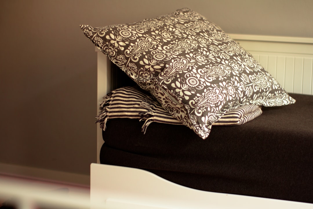 Szycie poduszki dekoracyjnej – krok po kroku